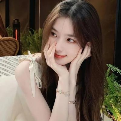 发布会现场实拍：老艺术家孙女直播带货翻车，被批炫富